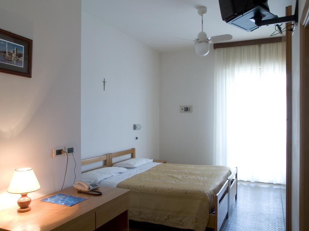 Hotel Dolores Cesenatico Room photo